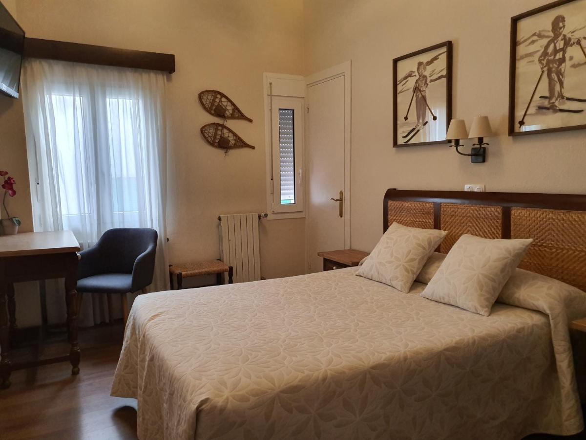 Hostal Canigo El Pont de Suert Esterno foto
