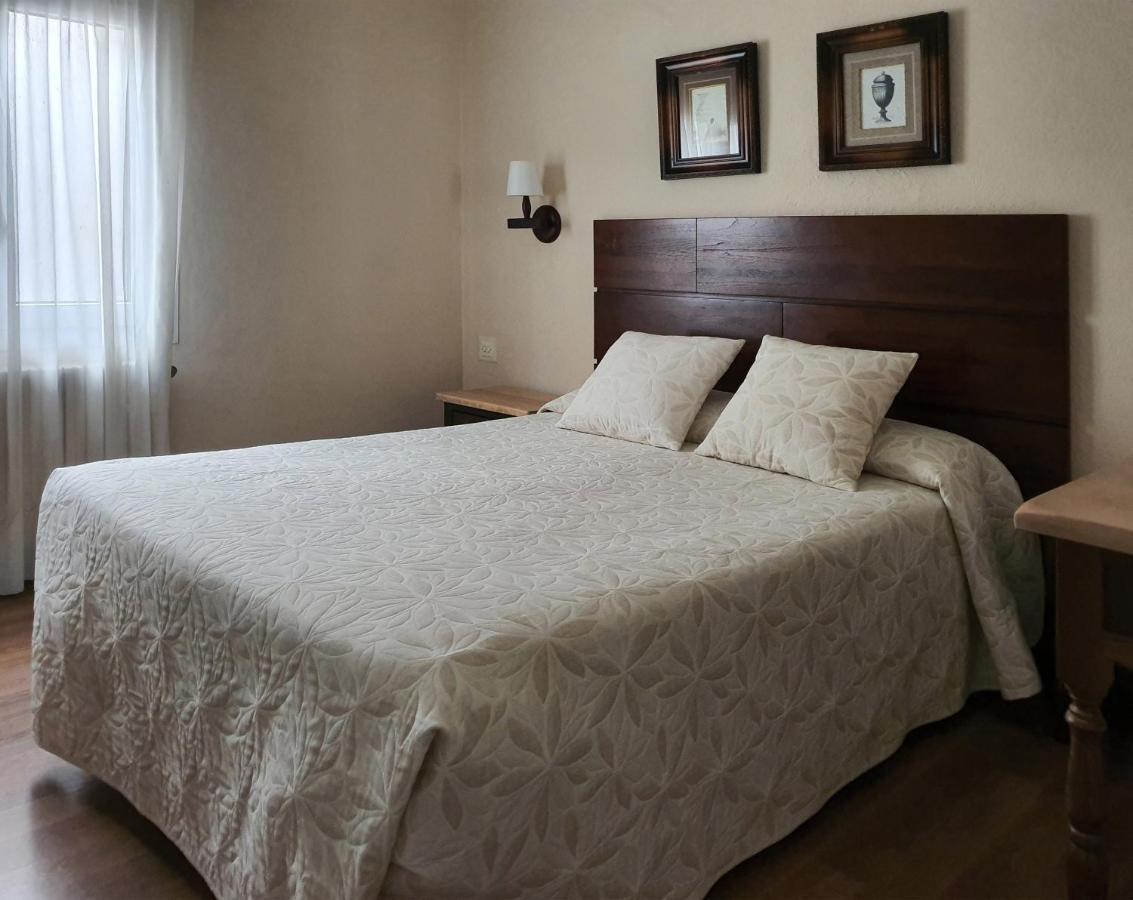 Hostal Canigo El Pont de Suert Esterno foto